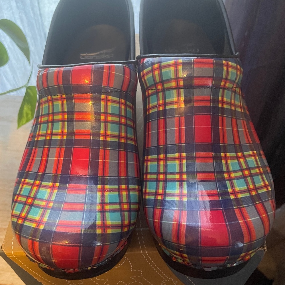 BRAND NEW Dansko Nursing Clogs - 7.5/8